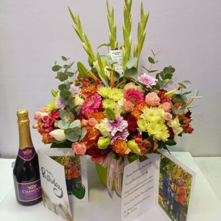 Flower bouquet, chamdor and cards