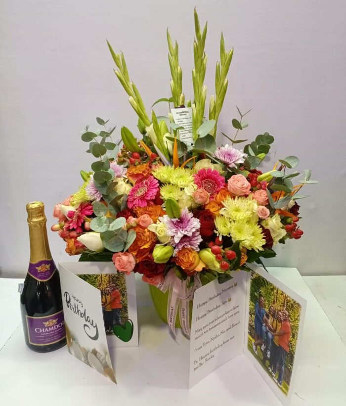 Flower bouquet, chamdor and cards