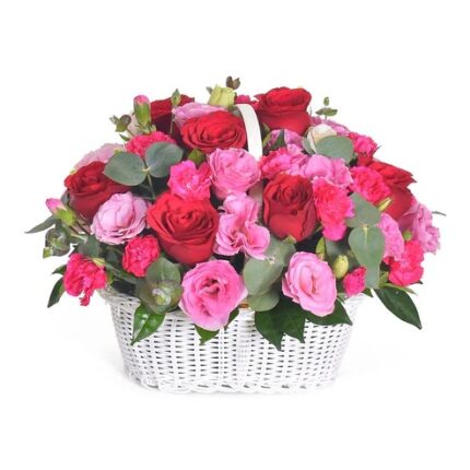 Mixed roses basket